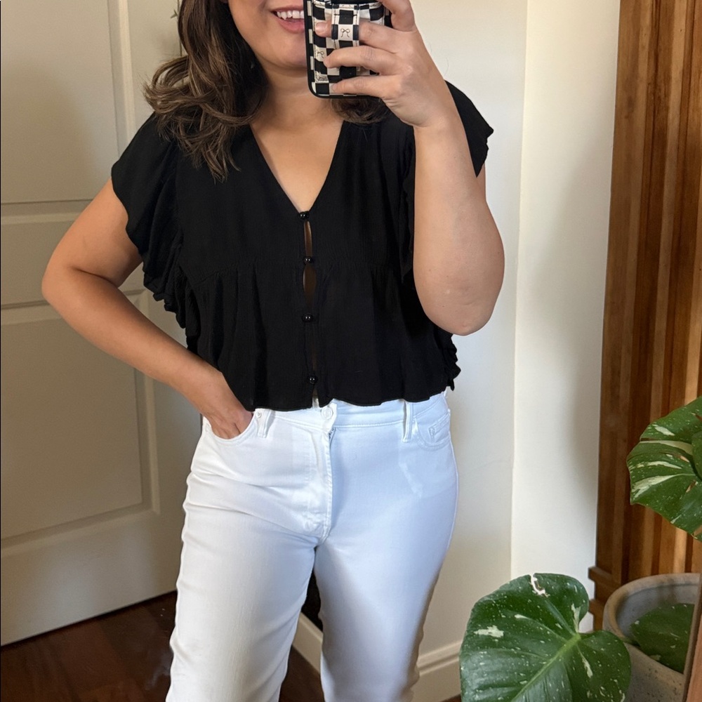 Black Button-Front Flutter Sleeve Top EUC